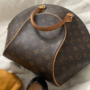 Louis Vuitton  Ellipse